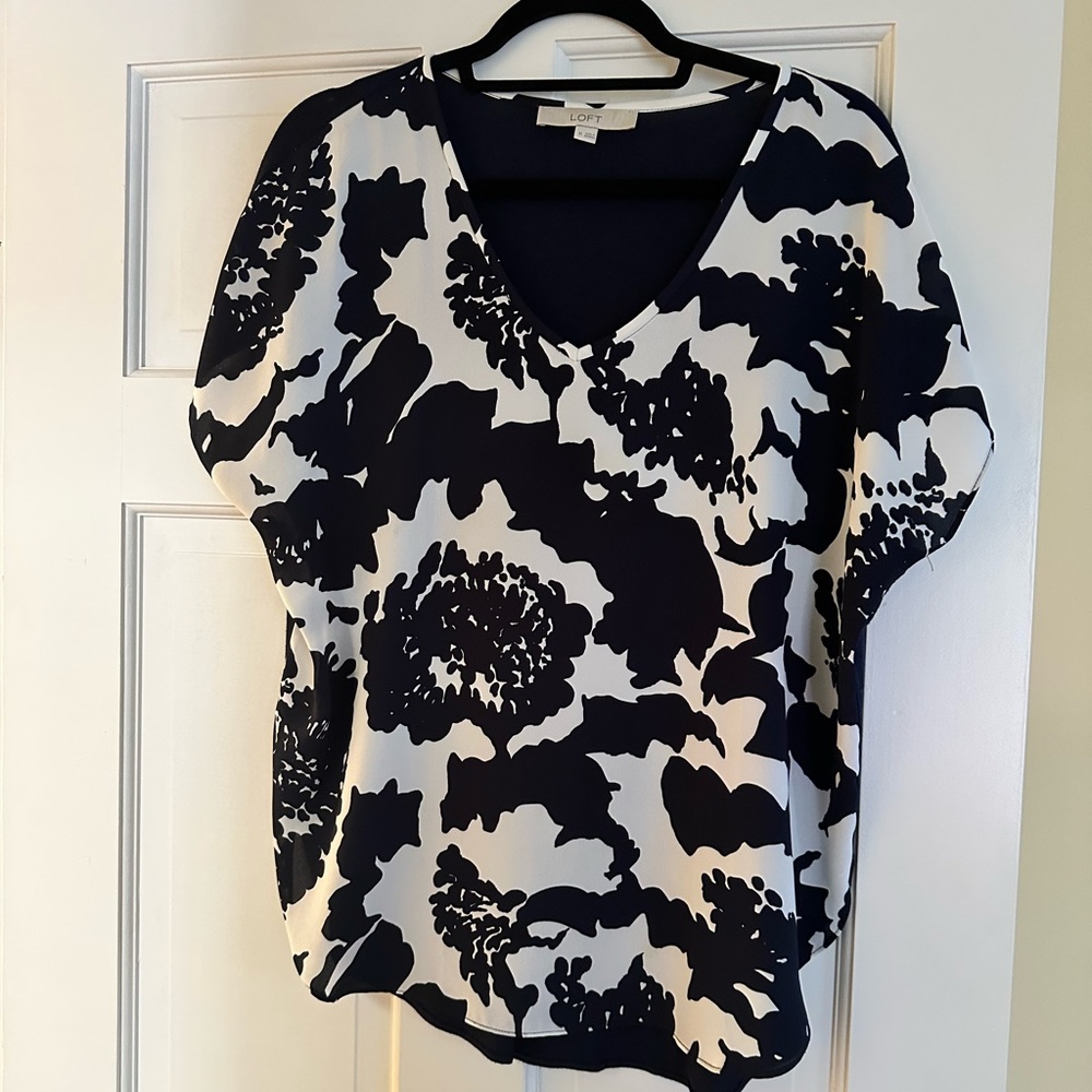 Loft Navy and White V-Neck Floral Top Size M
